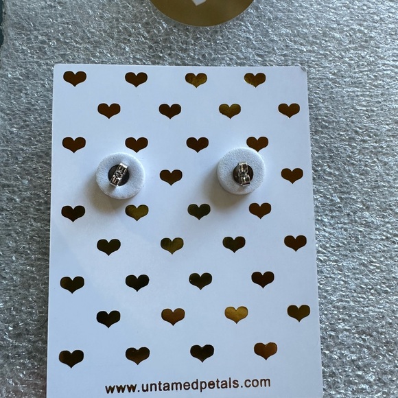 NWT Untamed Petals Earrings - Picture 2 of 3